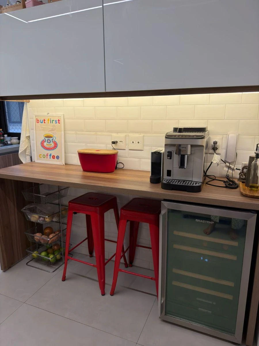 Furnished 160 m² apartment with 3 bedrooms and a glass balcony — photo 4