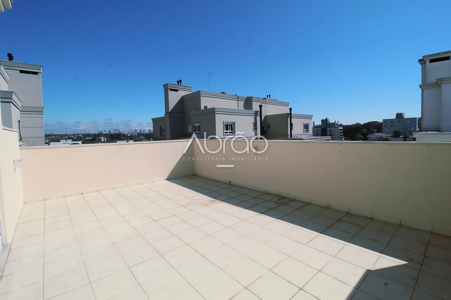 Spacious 3-bedroom apartment with 3 bathrooms — photo 18