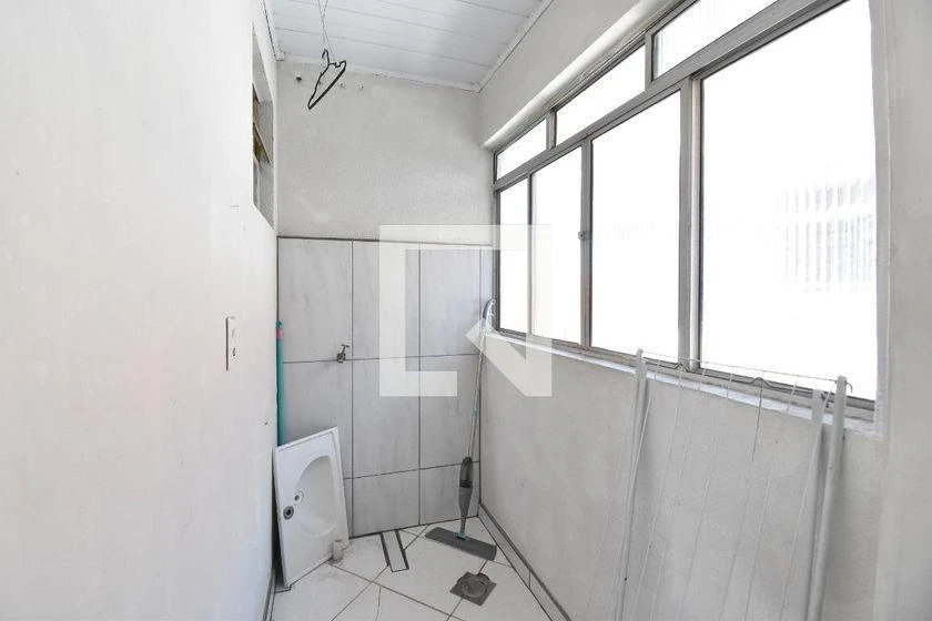 47 m² apartment with a walk-in closet and a home office — photo 16