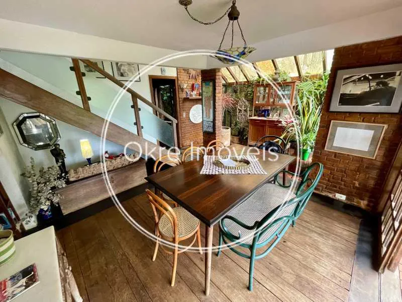 House in a gated community with 4 bedrooms and 5 baths — photo 8