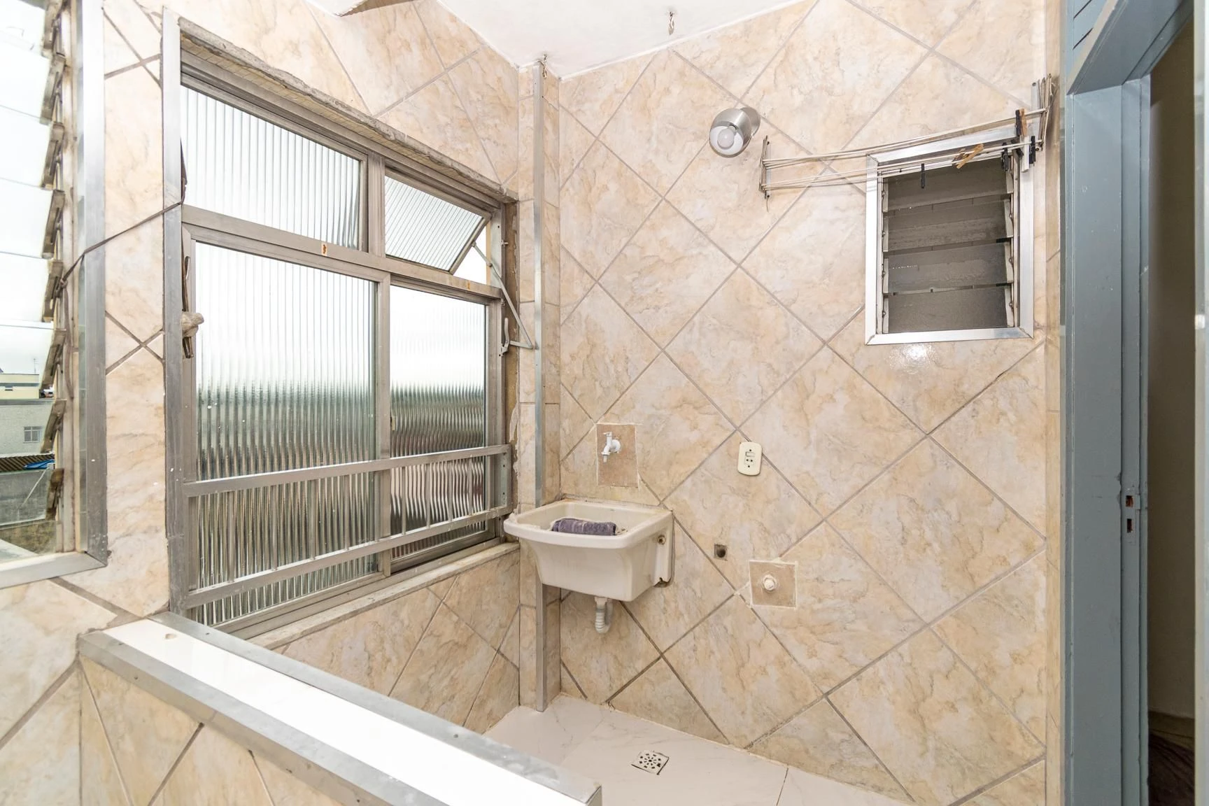 2-bedroom apartment with a mountain view in Rio de Janeiro — photo 23