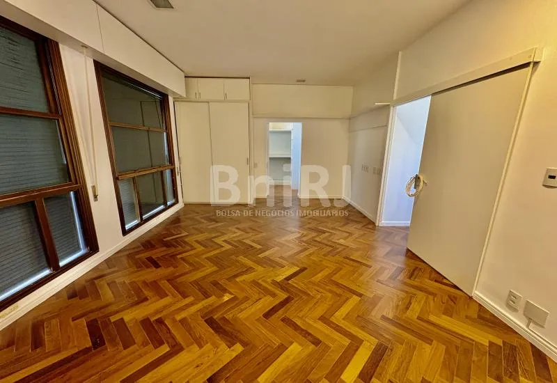 Apartamento de 180 m² com varanda fechada e fogão a gás — photo 25