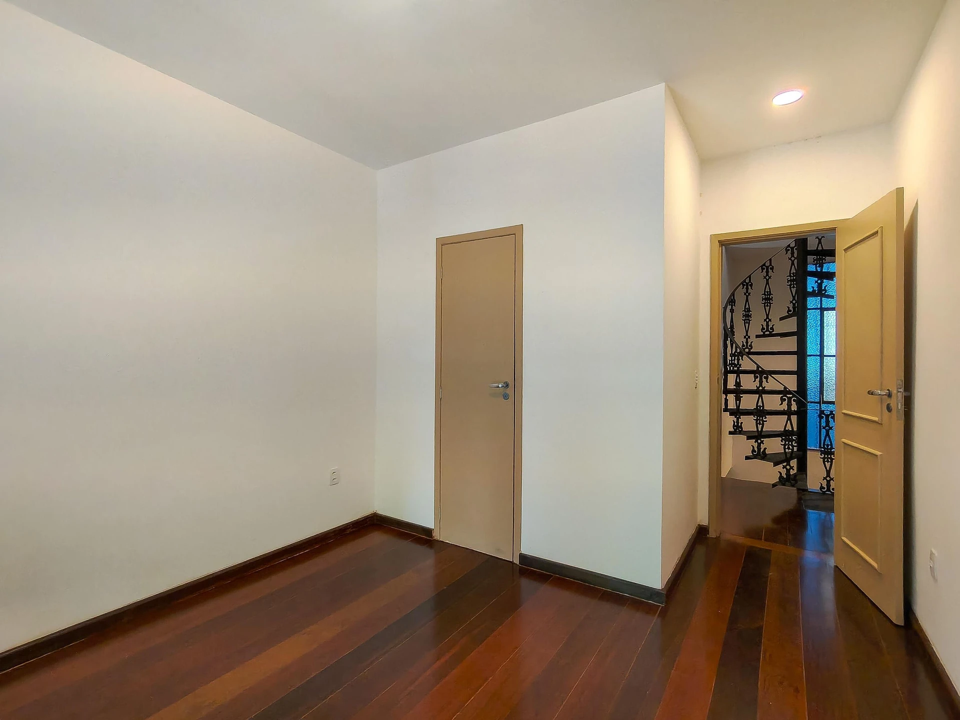 House for rent with 5 bedrooms and 8 bathrooms — photo 87
