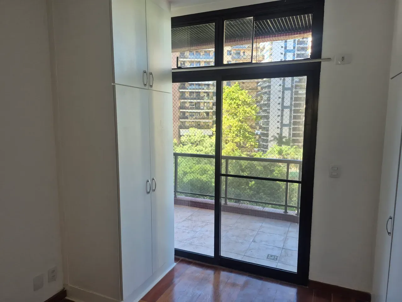 140 m² apartment with 3 bedrooms and an enclosed balcony — photo 9