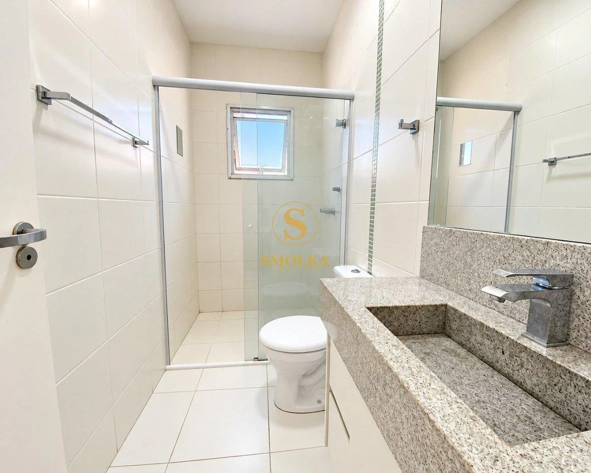 3-bedroom house with a walk-in closet in Florianópolis — photo 37