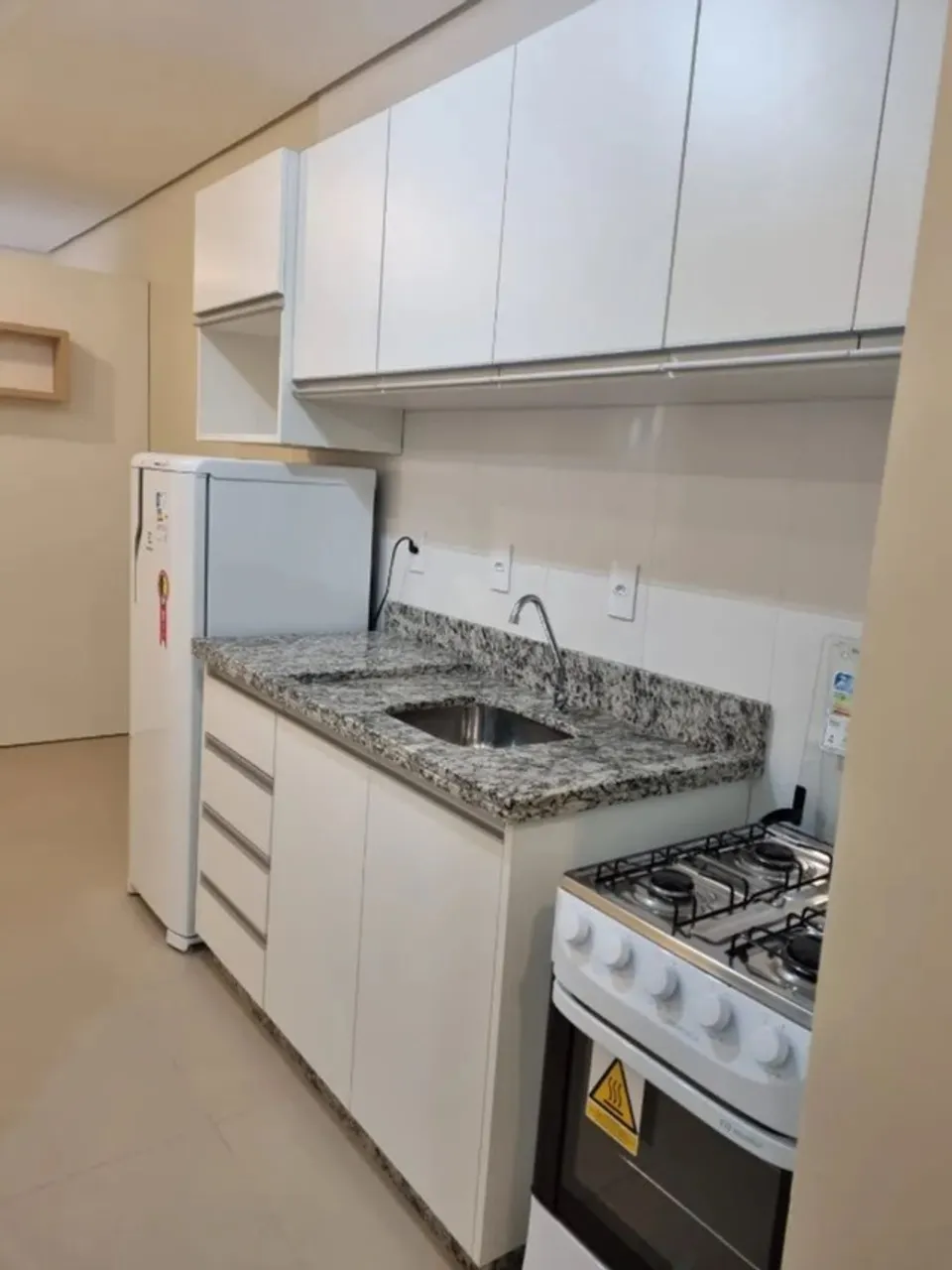 Unfurnished 1-bedroom apartment with gas stove — photo 2
