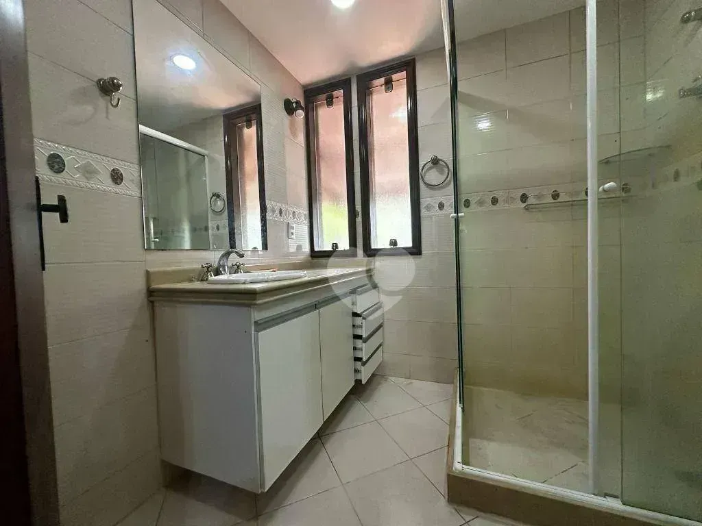 House with 3 bedrooms and 600 m², 4 parking spots — photo 38