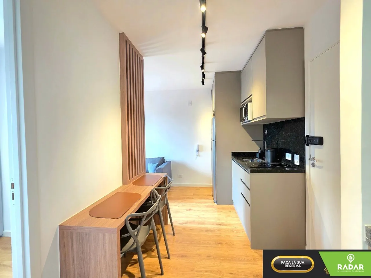 Furnished 2-bedroom apartment with open-plan kitchen — photo 5