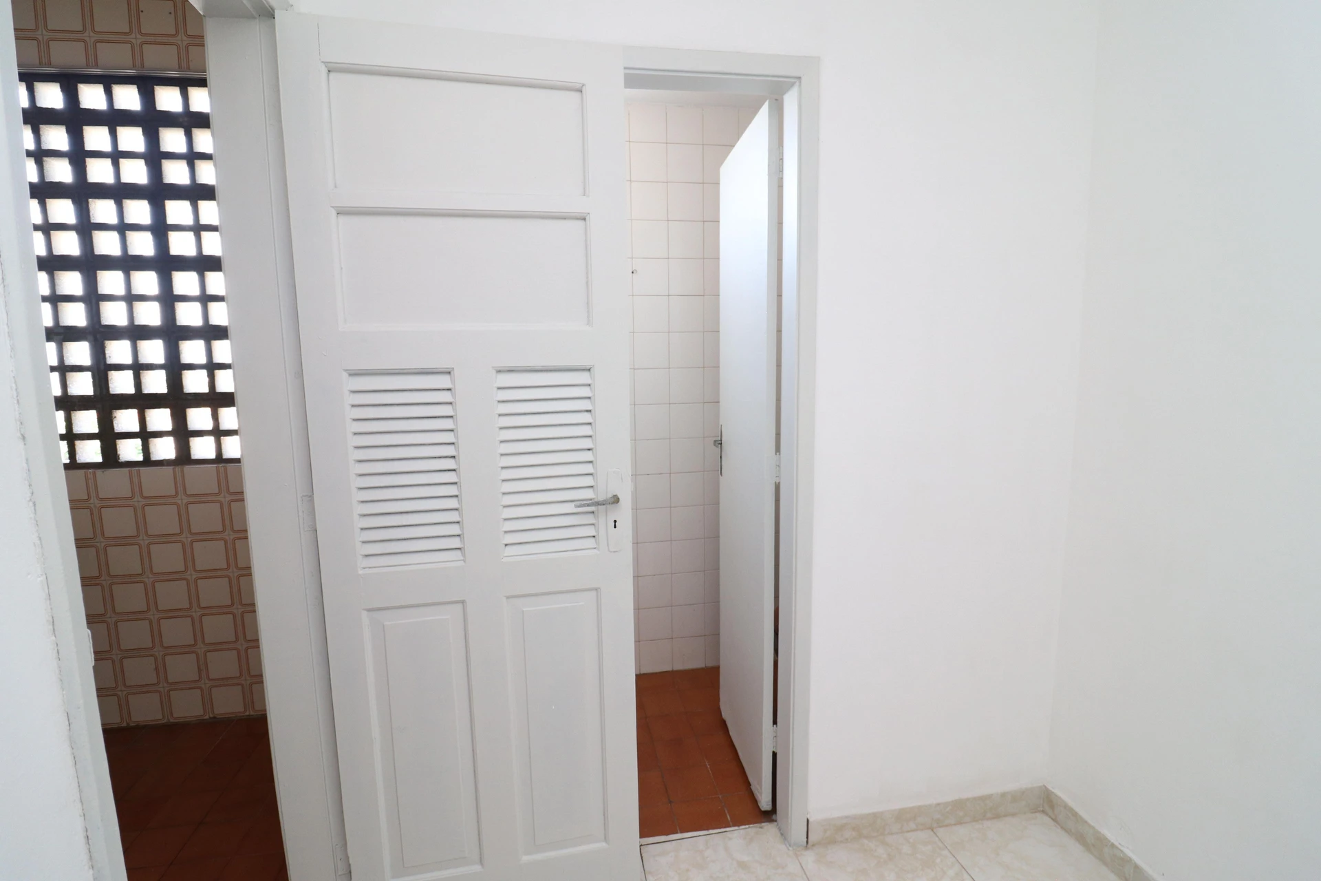 Apartamento com cozinha fechada e 2 quartos — photo 29