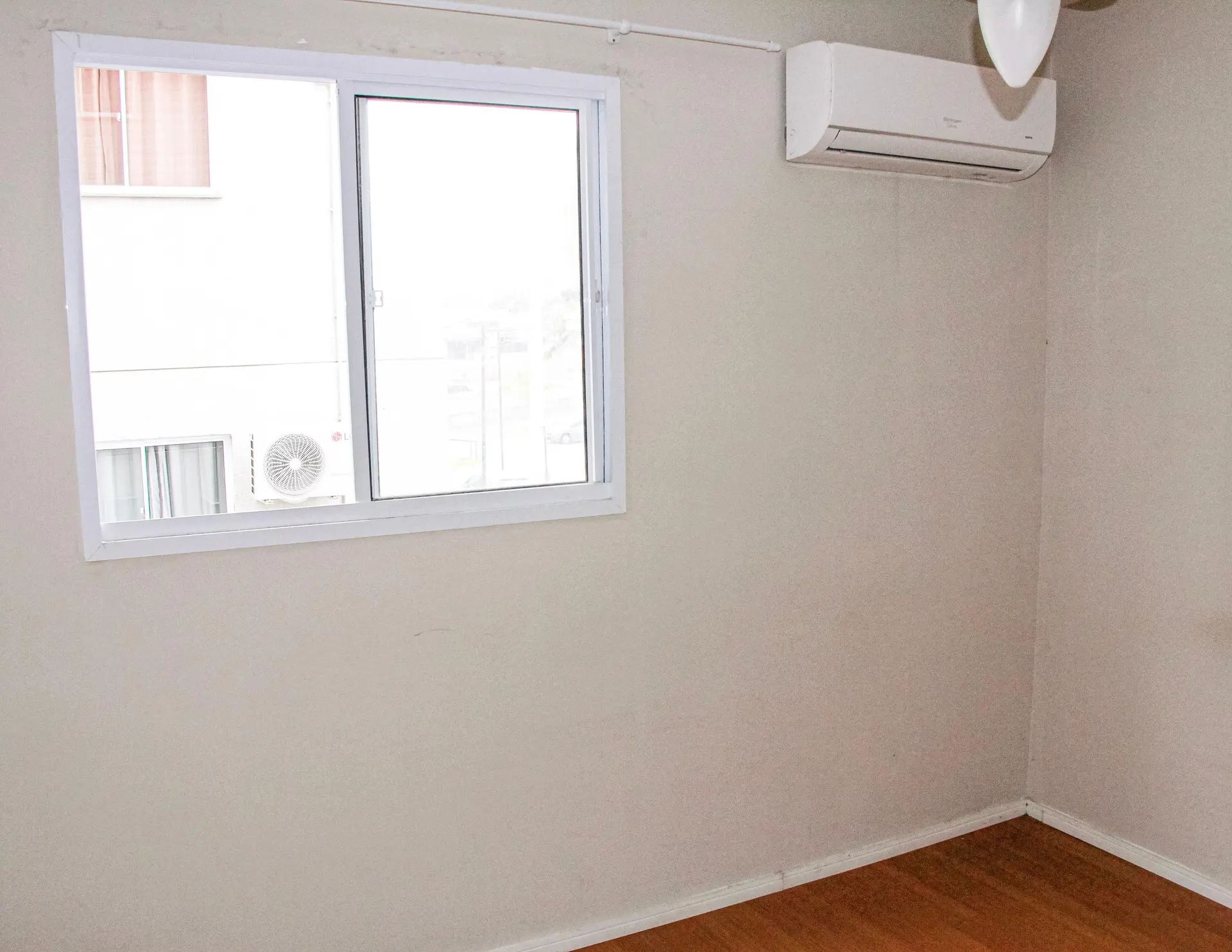 Apartment with 2 bedrooms and pool in the building — photo 4