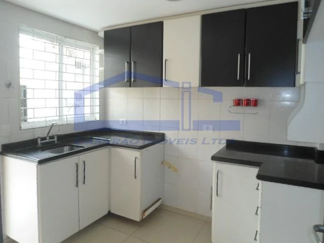 Balcony with a grill in a 3-bedroom apartment, 160 m² — photo 2