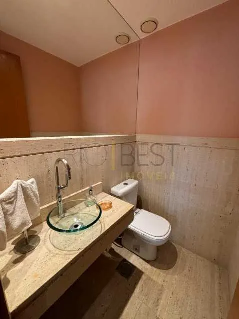 Furnished 4-bedroom apartment with a glassed-in balcony — photo 18