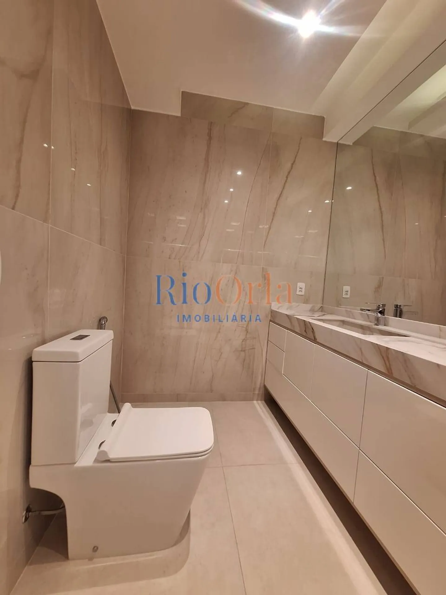 Furnished apartment with 4 bedrooms and 5 bathrooms — photo 27