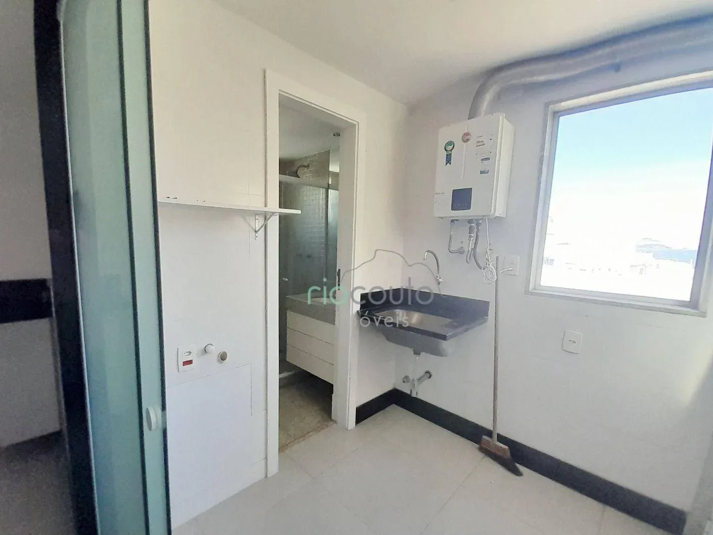 Apartment with 4 bedrooms and a balcony — photo 14