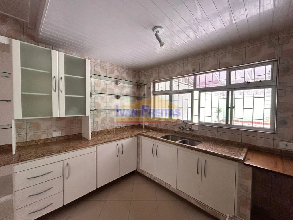 3-bedroom house with a walk-in closet in Curitiba — photo 2