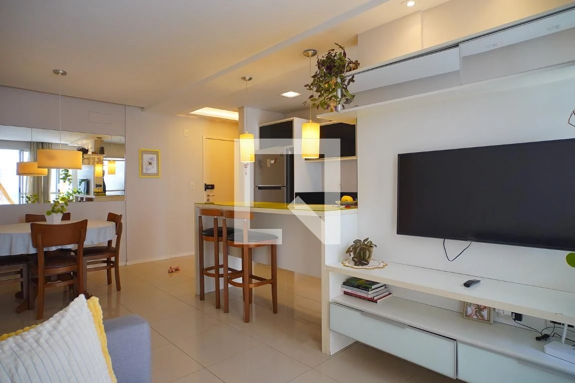 Glass-enclosed balcony in a 2-bedroom apartment, 78 m² — photo 2