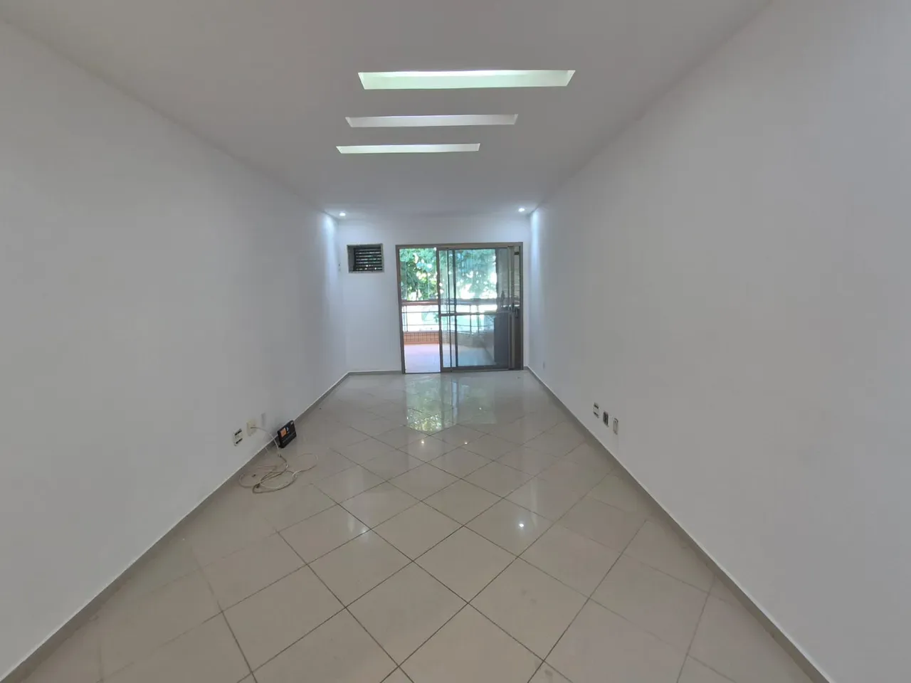 Glass-enclosed balcony in a 3-bedroom apartment, 115 m² — photo 12