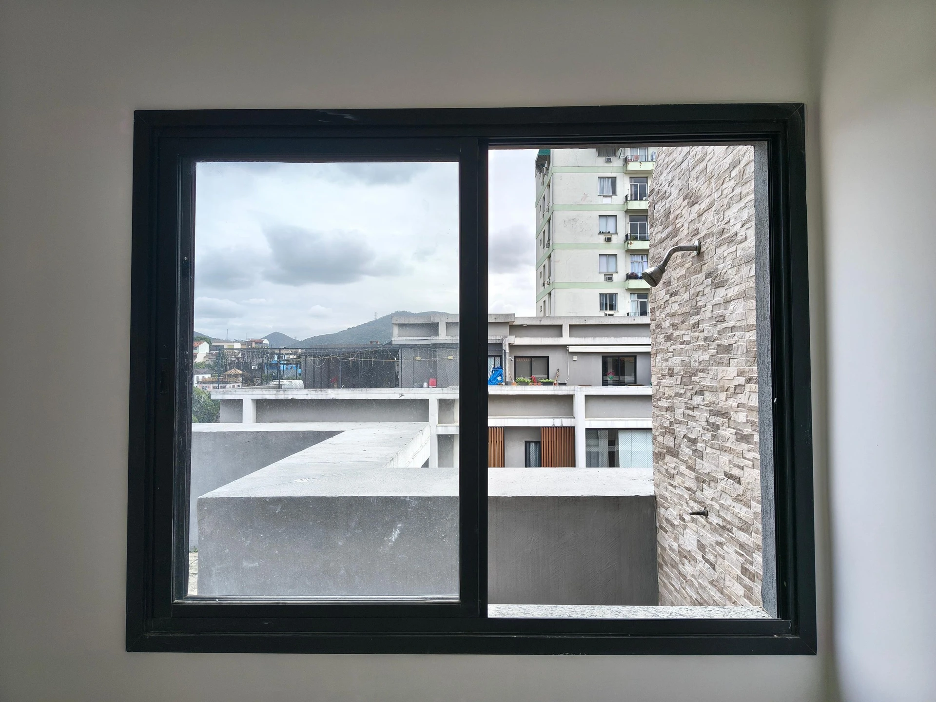 Apartamento com 4 quartos e 1 suíte, com sacada