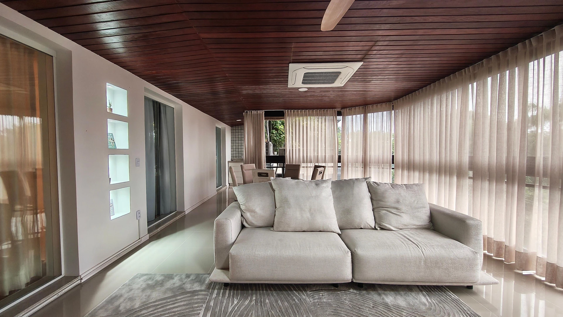 Washing machine in a 4-bedroom apartment, 205 m² — photo 38