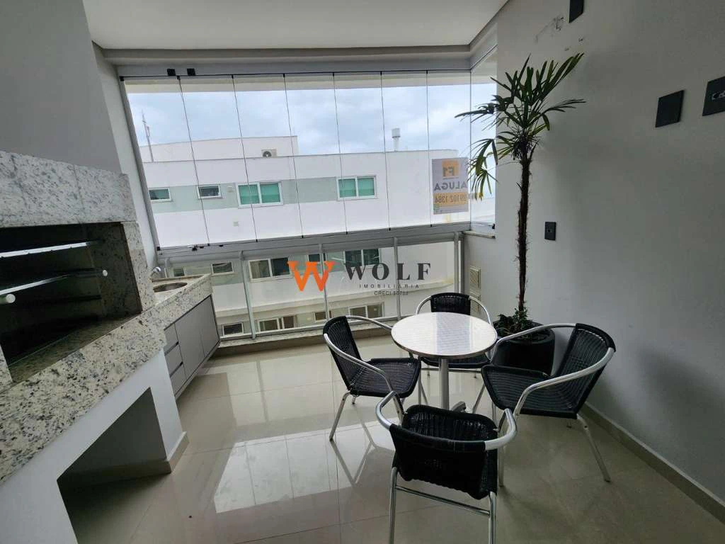 3-bedroom apartment with 2 en-suite baths and balcony — photo 5