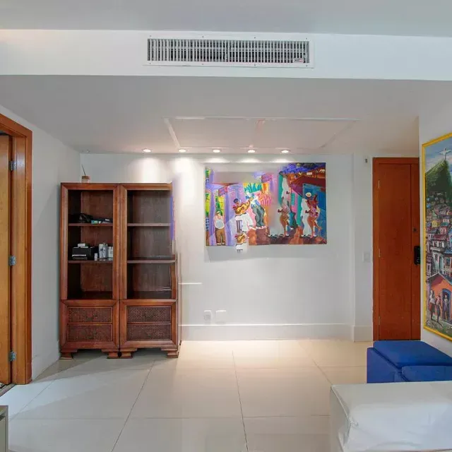Furnished apartment, 105 m², with a glass-enclosed balcony — photo 19