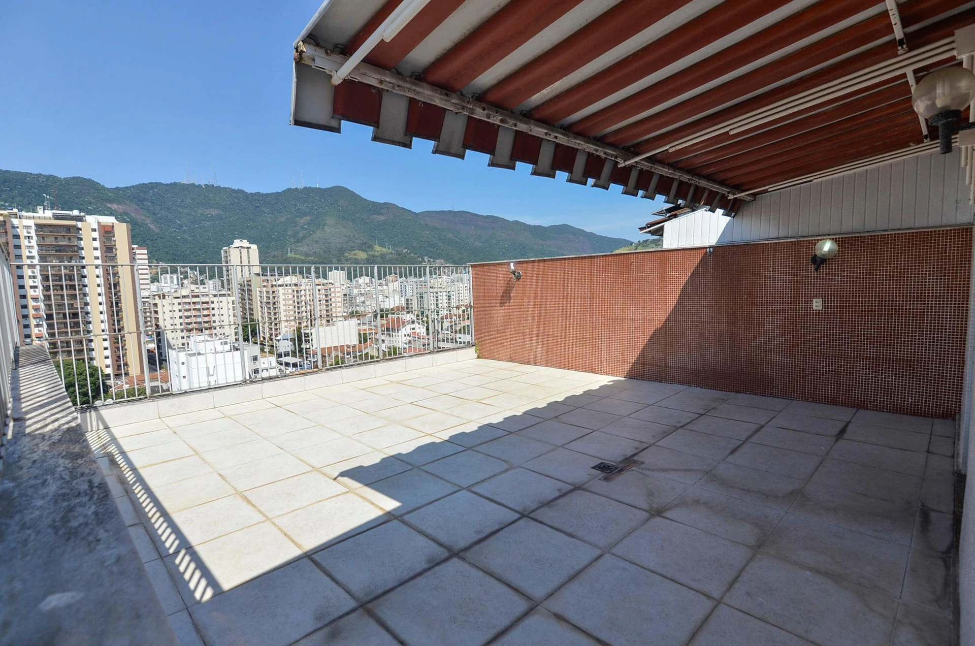 Unfurnished apartment with 3 bedrooms and 2 parking spots — photo 14