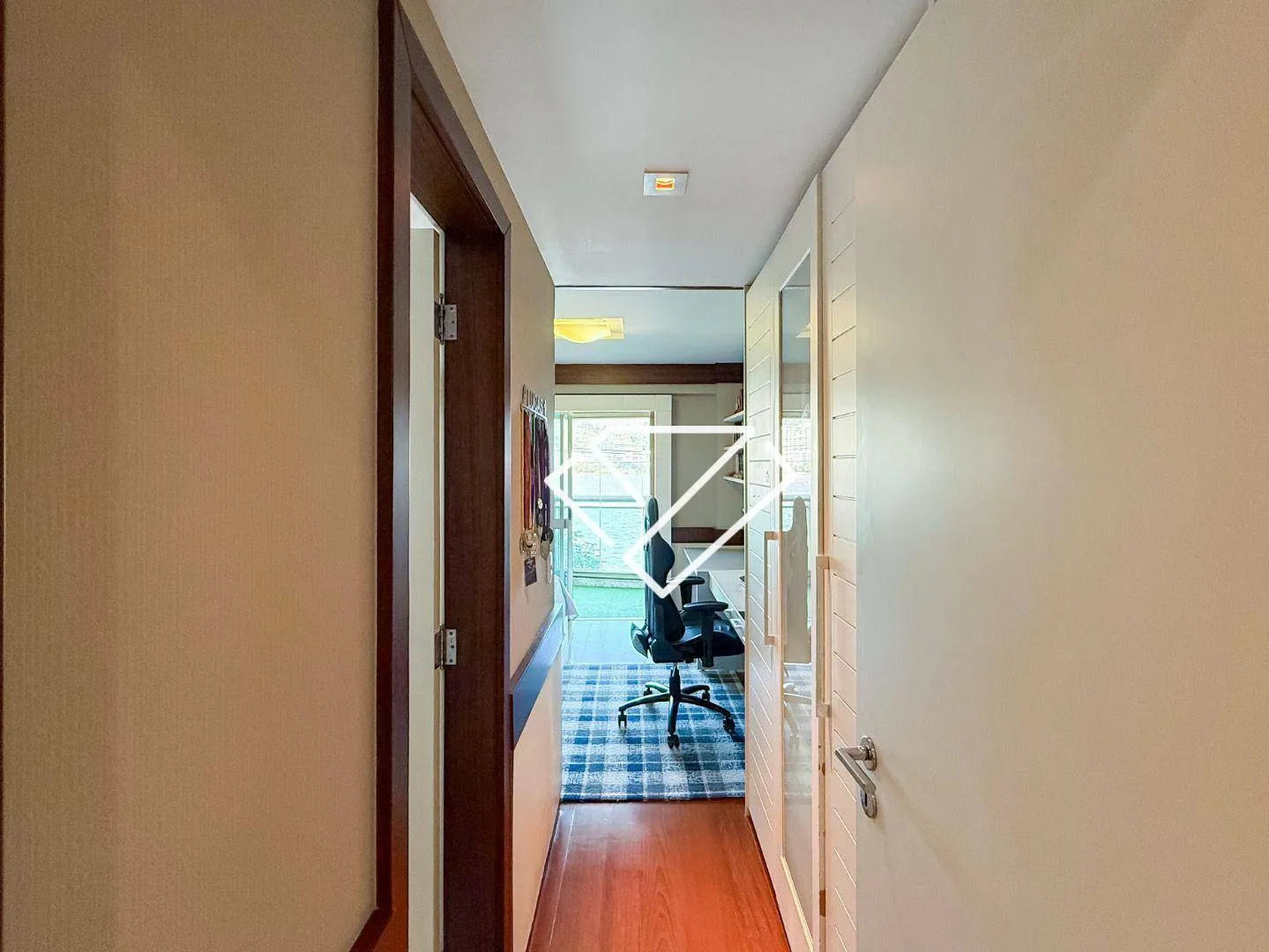 Furnished apartment with 4 en-suites and 258 m² — photo 37