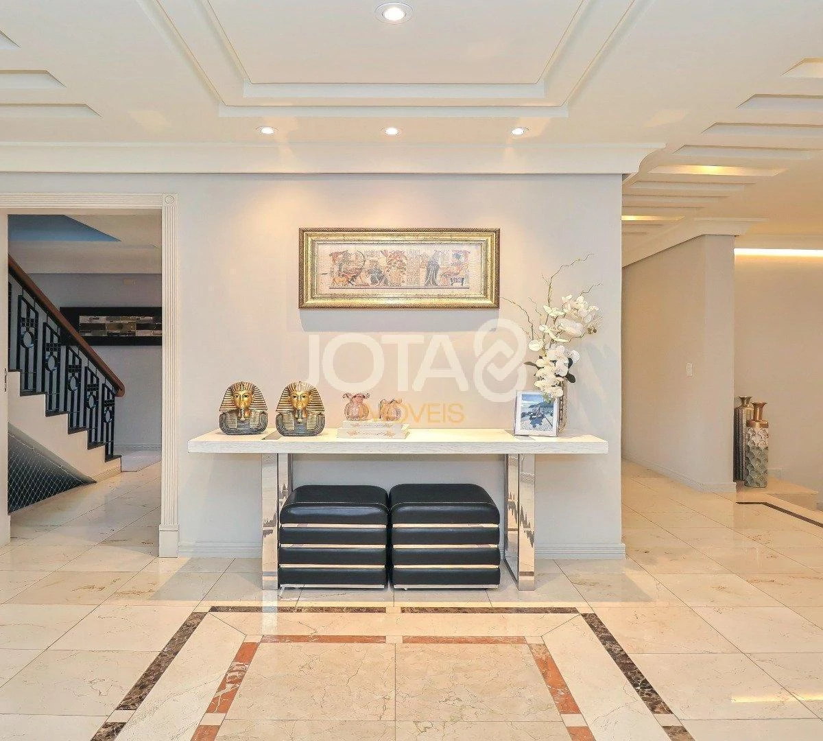 House with 5 suites, 8 baths and 6 parking spaces — photo 17