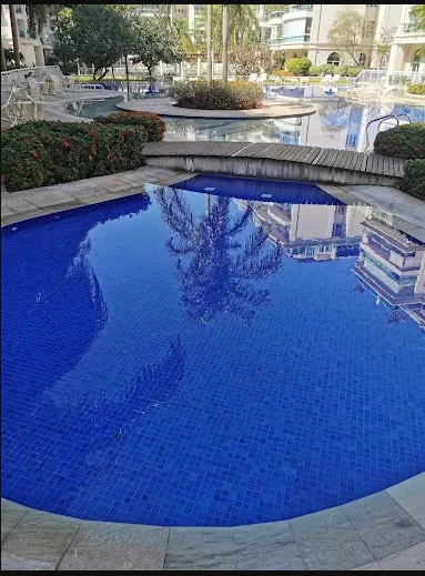 Glass-enclosed balcony in a 3-bedroom apartment, 200 m² — photo 10