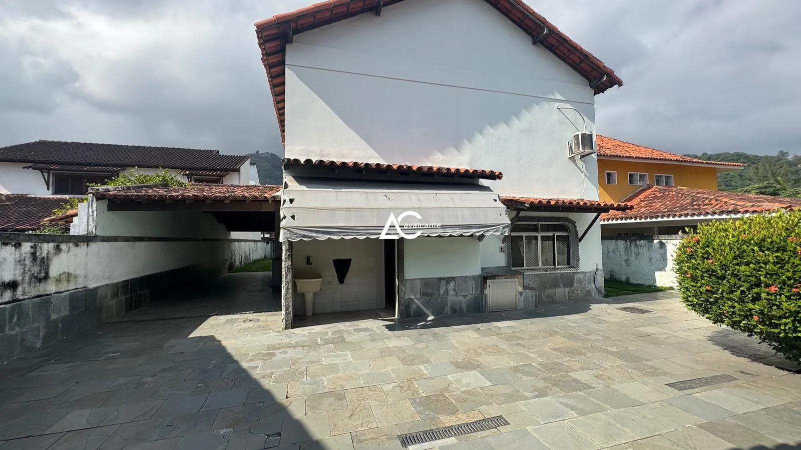 Furnished duplex house with 4 bedrooms and 600 m² — photo 41