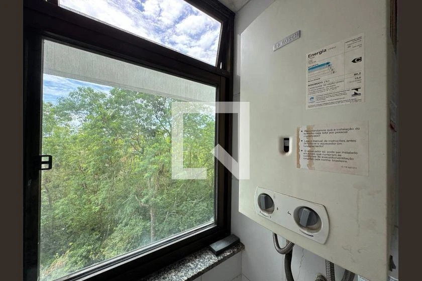3-bedroom apartment with a glass-enclosed balcony — photo 30