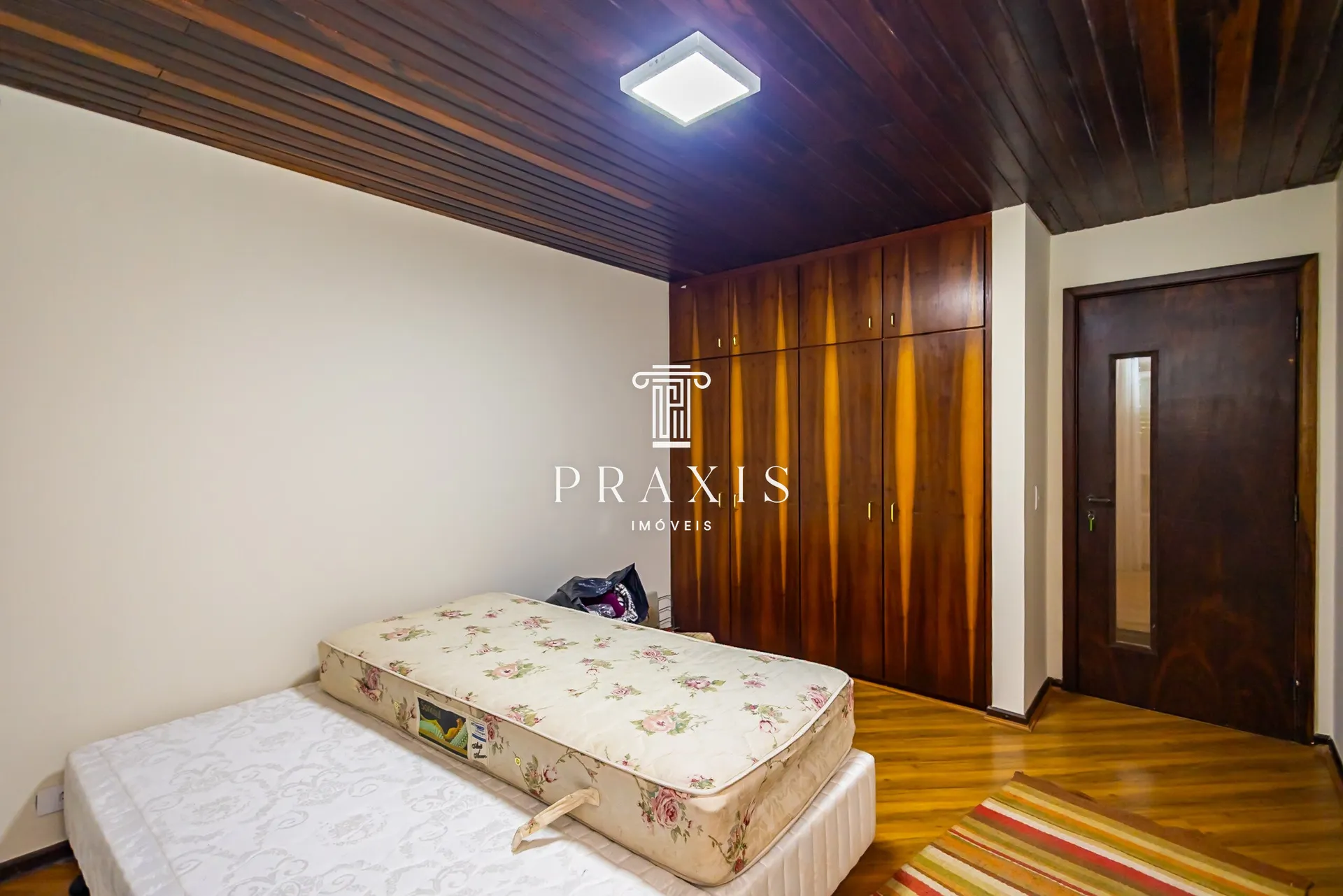 House with 4 bedrooms, 445 m² and fitted kitchen — photo 24