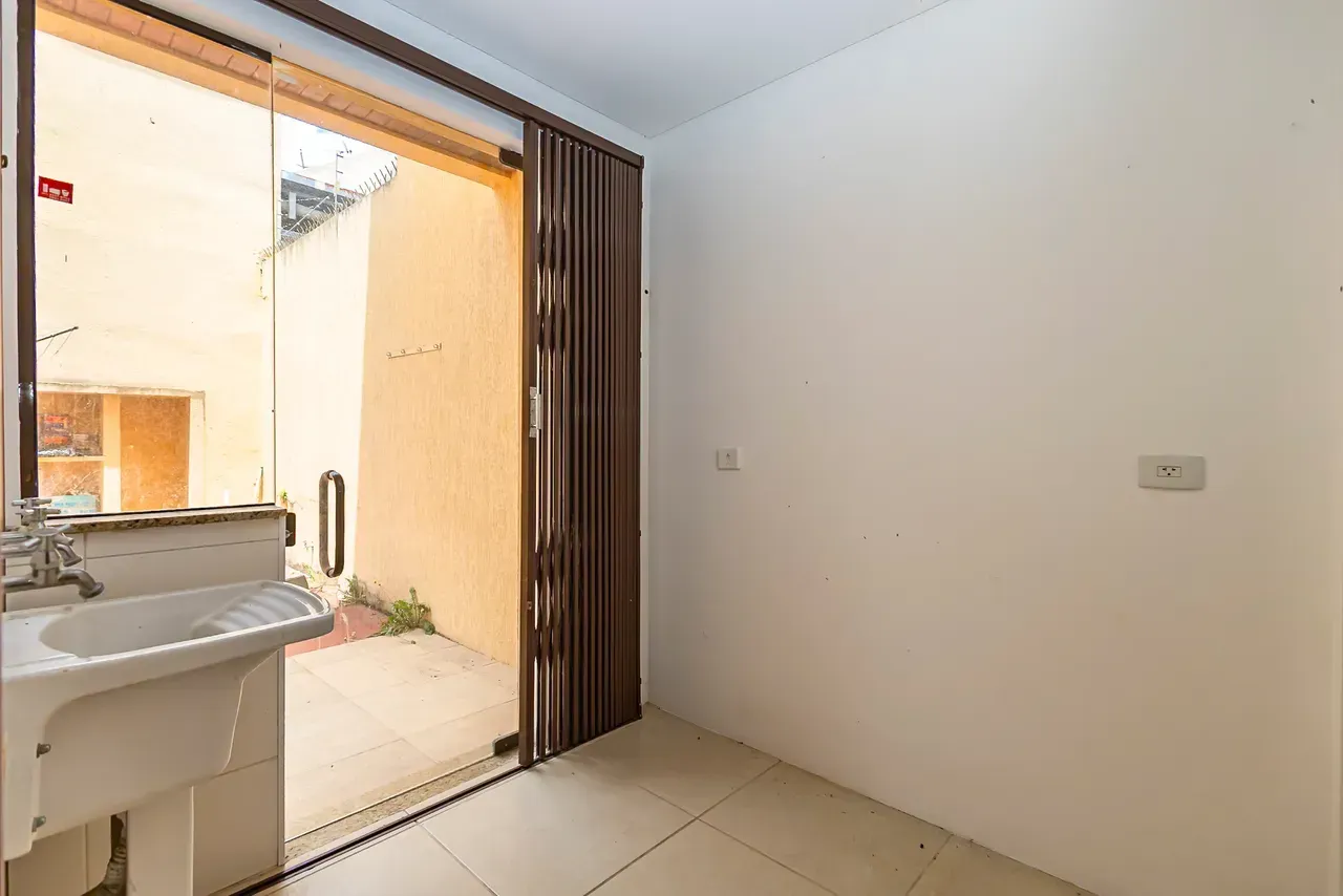 Furnished house with 5 bedrooms and 470 m² — photo 58