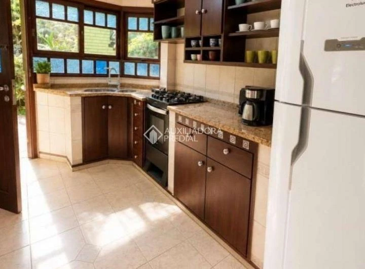 Furnished house with a separate kitchen and 250 m² — photo 2