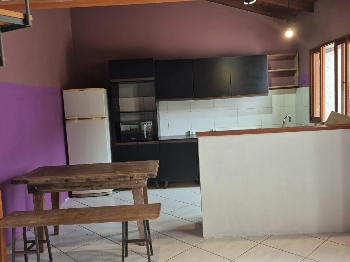 Casa de 50 m² com 1 quarto e cozinha integrada