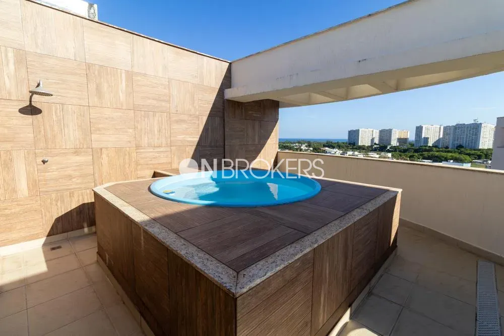 4-bedroom apartment in a building with a gym — photo 8