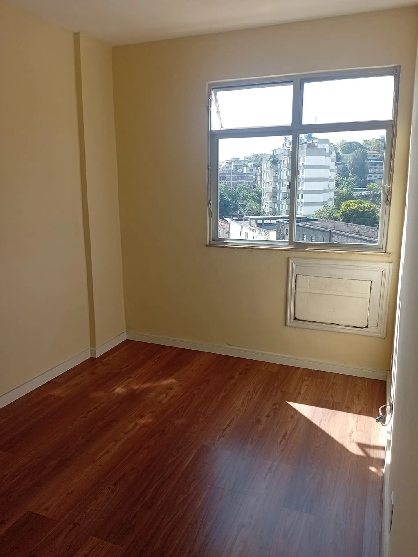 Apartment, 71 m², with wood or laminate floors — photo 2