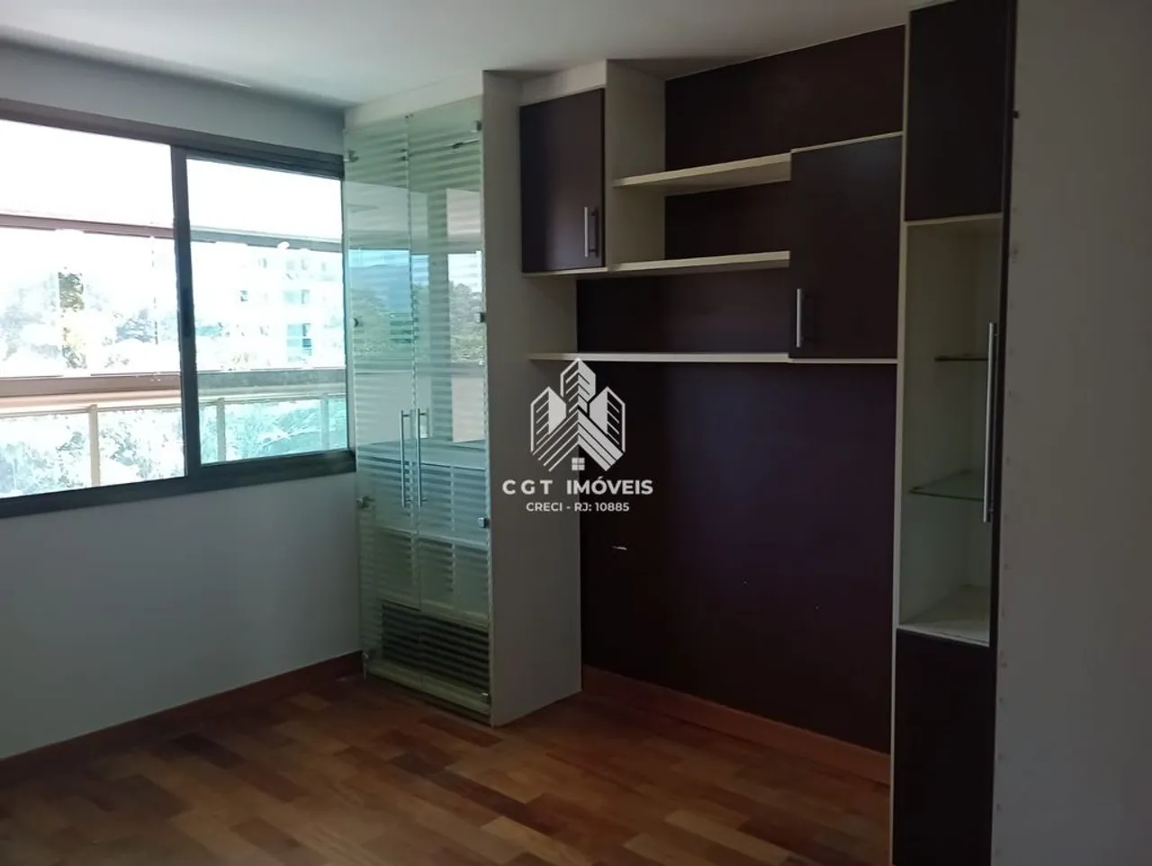 4-bedroom apartment with built-in wardrobes — photo 14