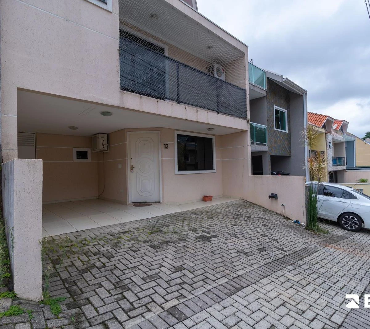 Balcony with a grill in a 3-bedroom house, 118 m² — photo 9