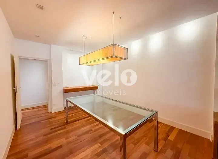 260 m² apartment with 3 bedrooms and 4 bathrooms — photo 11
