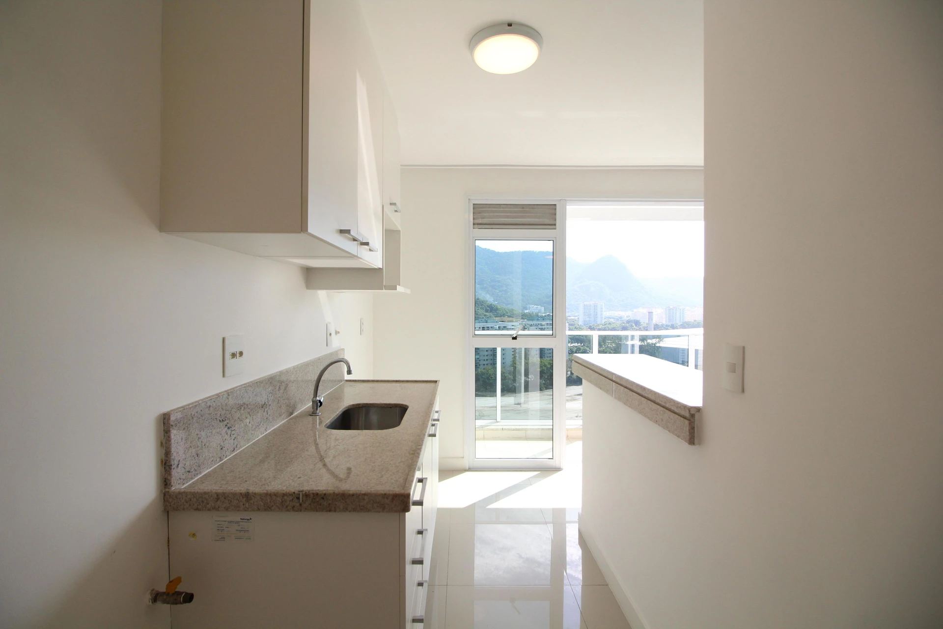 Apartamento de 2 quartos com janelas do piso ao teto — photo 15