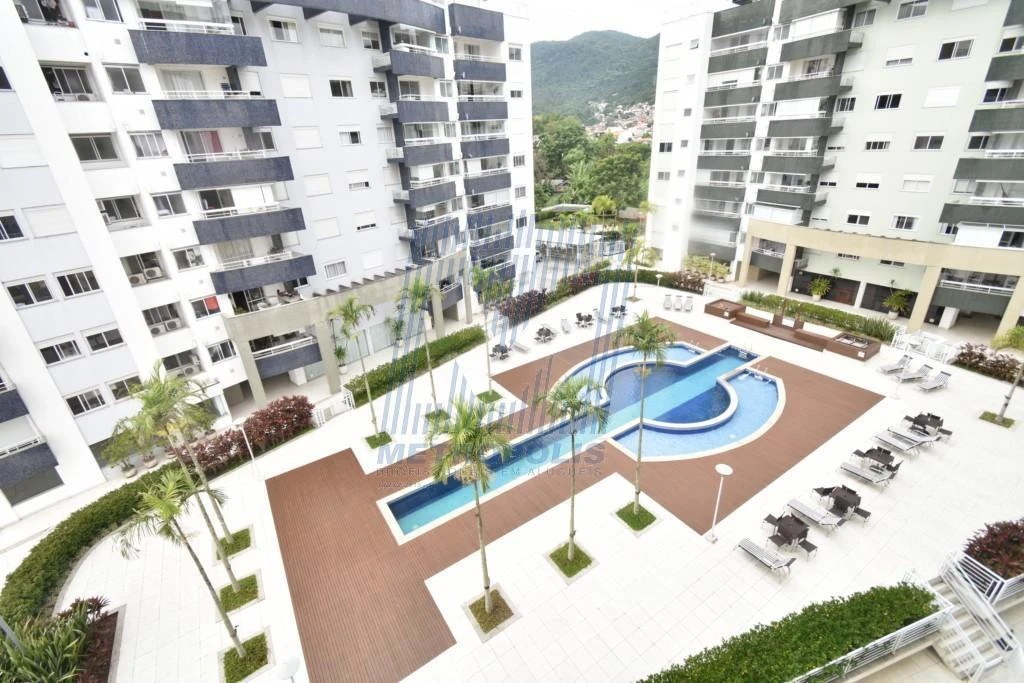 2-bedroom apartment with a mountain view — photo 9