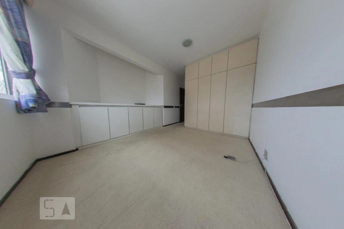4-bedroom apartment with a walk-in closet — photo 70