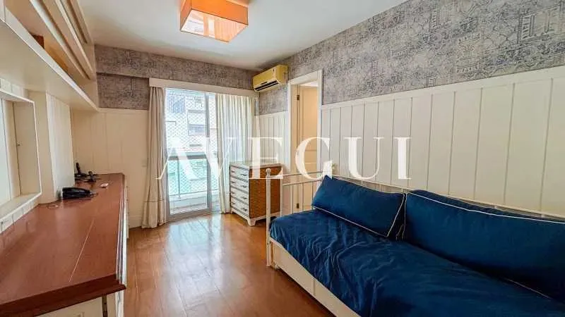 2-bedroom apartment with glassed-in balcony and 4 parking — photo 2