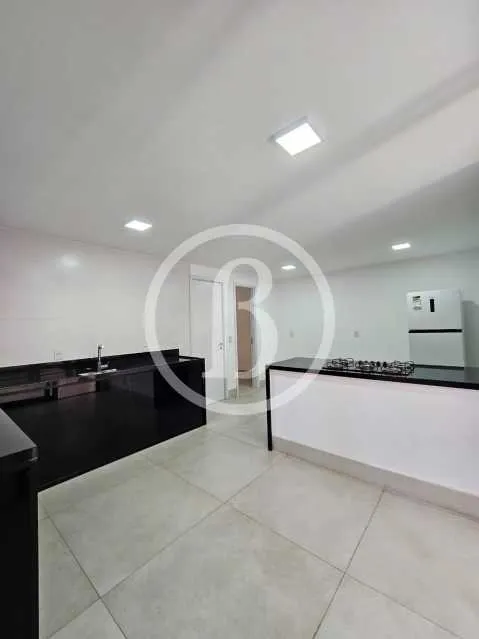 House with 4 bedrooms, 5 bathrooms and open-plan kitchen — photo 27
