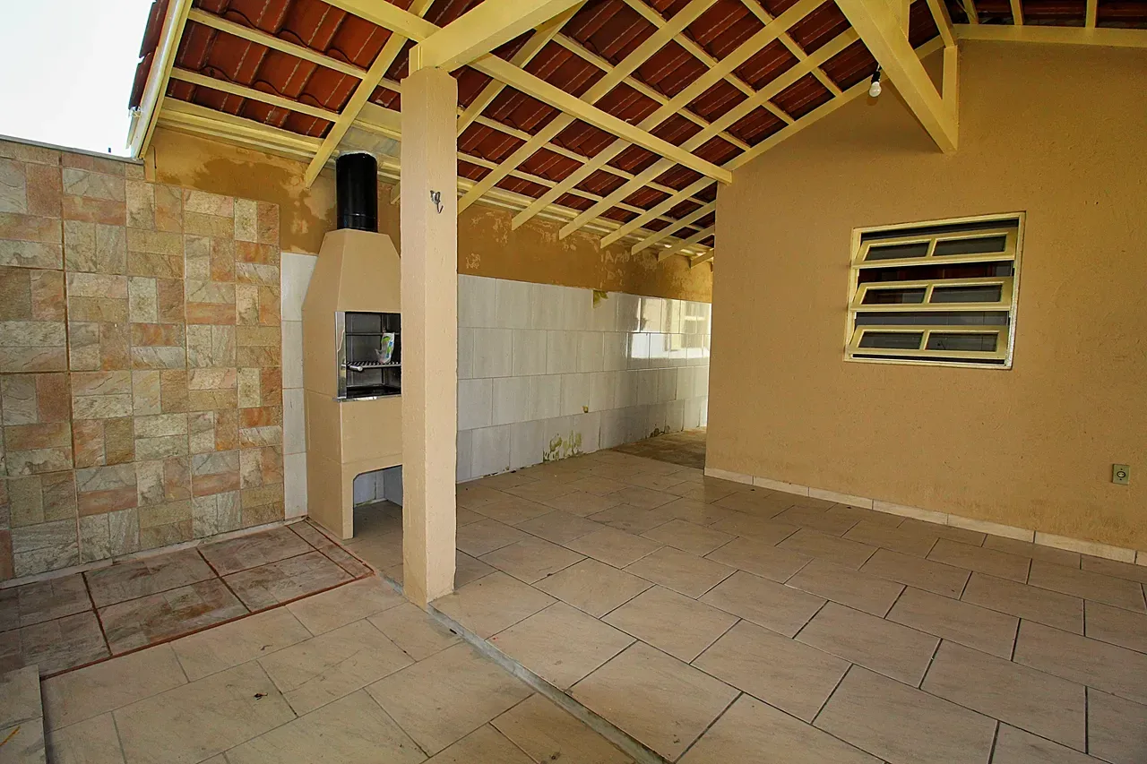 Balcony with a grill in a 2-bedroom house, 60 m² — photo 9