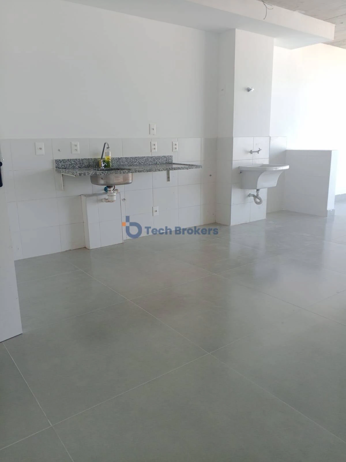 Apartment, 83 m², with a glass-enclosed balcony — photo 24