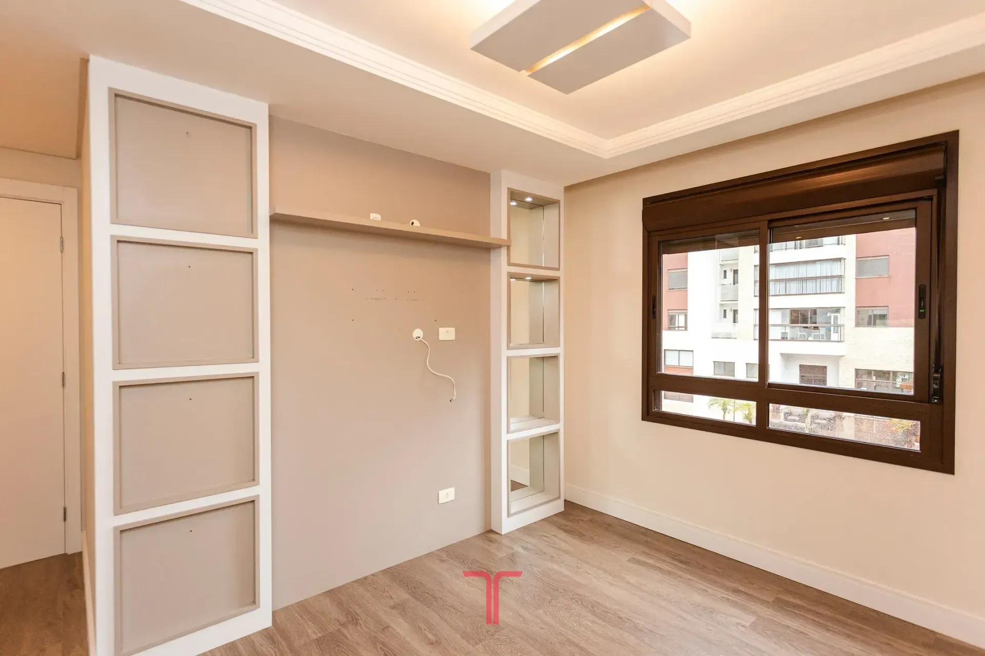 3-bedroom apartment in a building with a pool — photo 40