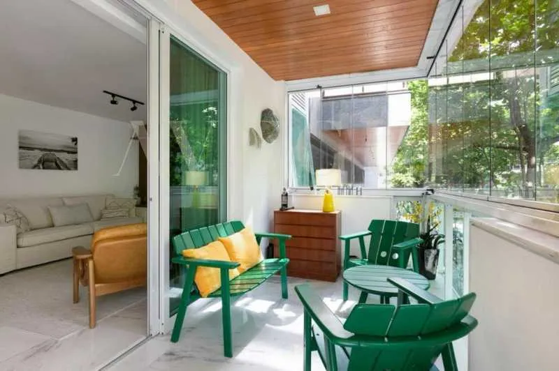 Furnished apartment, 136 m², with a glass-enclosed balcony — photo 21