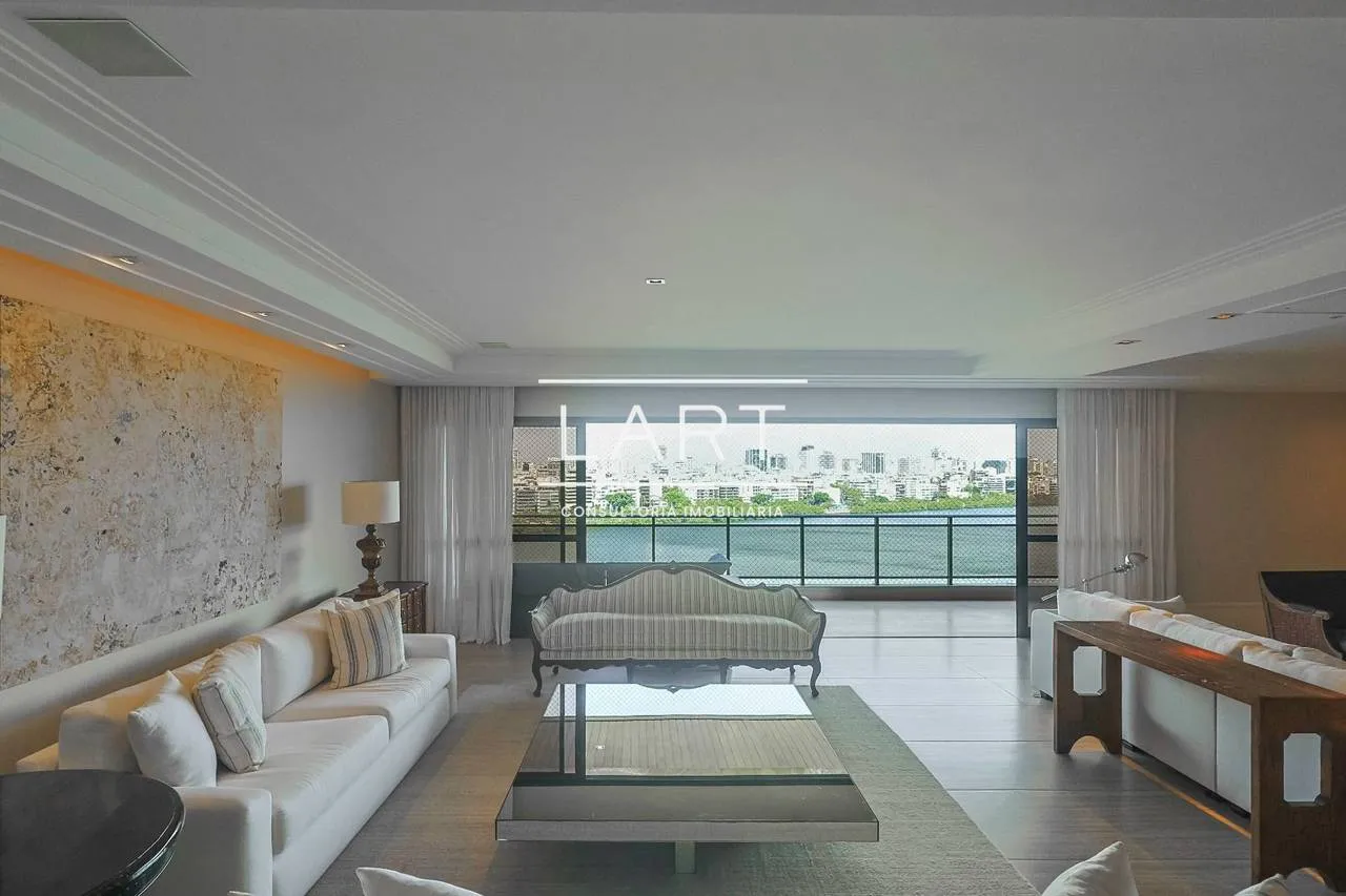 Apartamento com 4 dormitórios e janelas do chão ao teto
